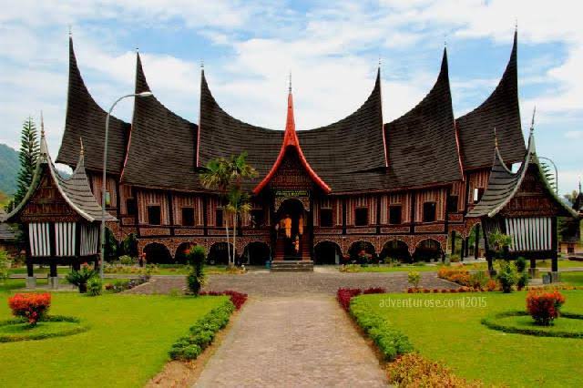 Rumah Gadang Sumatera Barat Minangkabau Lensa Budaya