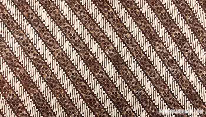  Batik Parang merupakan salah satu motif batik Indonesia yang berasal dari Jawa Batik Parang - Asal-Usul, Ciri Khas, Makna, Filosofi dan Jenis Motif