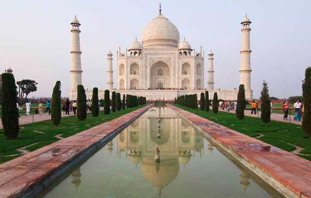 Taj Mahal adalah sebuah bangunan moseleum di Agra Asal Usul Taj Mahal dan Kisah Misterinya yang Romantis