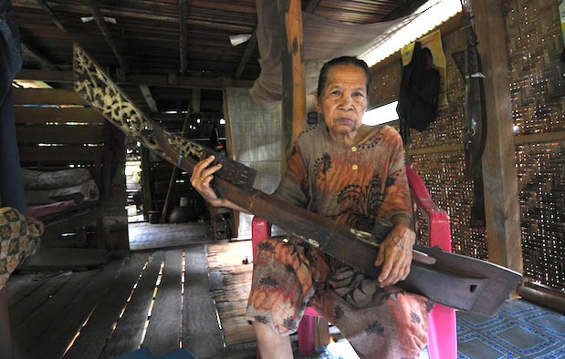  Sulawesi Barat memang merupakan provinsi yang baru terbentuk  5 Alat Musik Tradisional Sulawesi Barat, Gambar, dan Penjelasannya