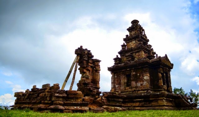  merupakan salah satu kerajaan terbesar yang berdiri pada abad ke 20 Peninggalan Kerajaan Mataram Kuno Lengkap Candi Prasasti