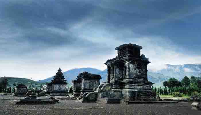  Candi adalah salah satu peninggalan sejarah dimasa lalu Inilah 10 Candi Paling Megah di Indonesia 