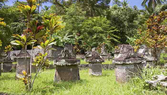  Pemakaman adalah sebuah prosesi penguburan manusia yang telah meninggal dunia Inilah 7 Adat Pemakaman Yang Ada Di Indonesia