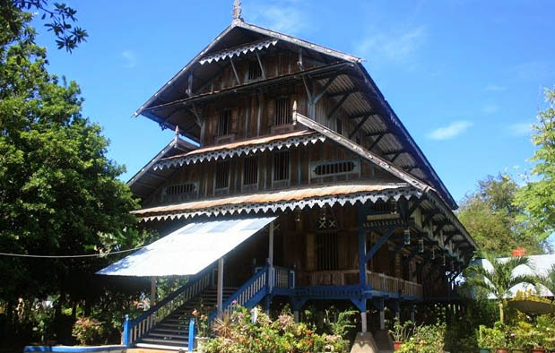  Peradaban masyarakat Provinsi Sulawesi Tenggara terbentuk dari akulturasi budaya beberapa Rumah Adat Sulawesi Tenggara (Banua Tada), Gambar, dan Penjelasannya