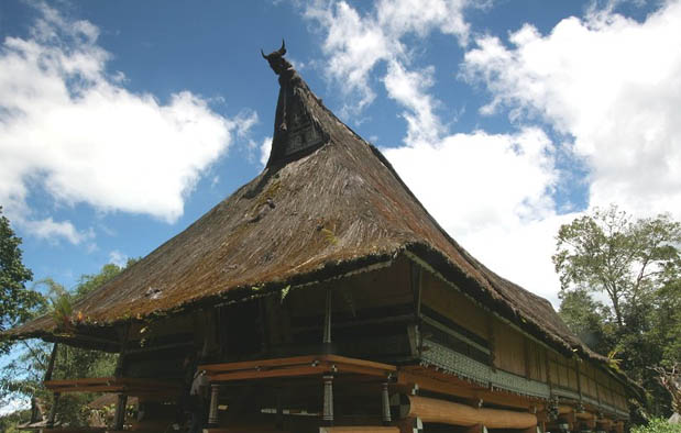Meski rumah adat Bolon dianggap sebagai satu Filosofi 5 Rumah Adat Sumatera Utara (Batak) + Gambarnya