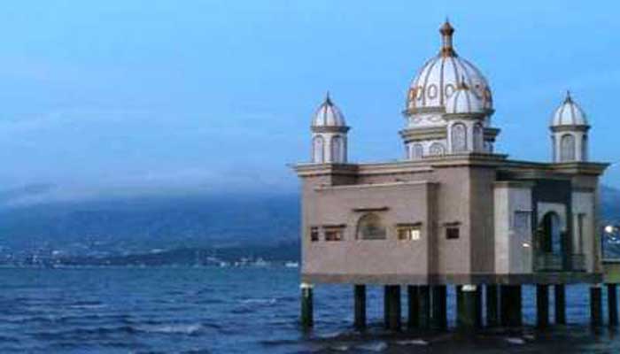  Masjid Terapung Paling Indah Di Indonesia  6 MASJID TERAPUNG PALING INDAH DI INDONESIA