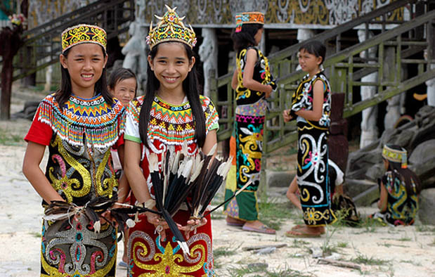 Inilah Pakaian Adat Dari Kalimantan Utara  Inilah Pakaian Adat Dari Kalimantan Utara (Pria dan Wanita)