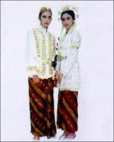  Jika di artikel sebelumnya kita telah membahas tentang pakaian 34 Pakaian Adat Indonesia : Gambar, Nama, Tabel, dan Penjelasannya - Bagian 2