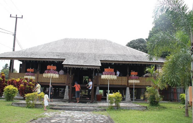  yang terletak di sebelah timur Pulau Sumatera berdekatan dengan provinsi Sumatera Selatan Rumah Adat Bangka Belitung (Rumah Panggung), Gambar, dan Penjelasannya